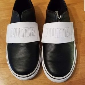 Puma boys size 2 1/2